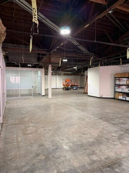 More Photos Of 5330-5340 Harbor St, Commerce Warehouse For Lease