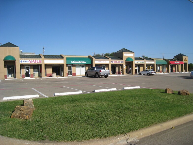 More Photos Of 235-249 N Hampton Rd, DeSoto General Retail For Lease