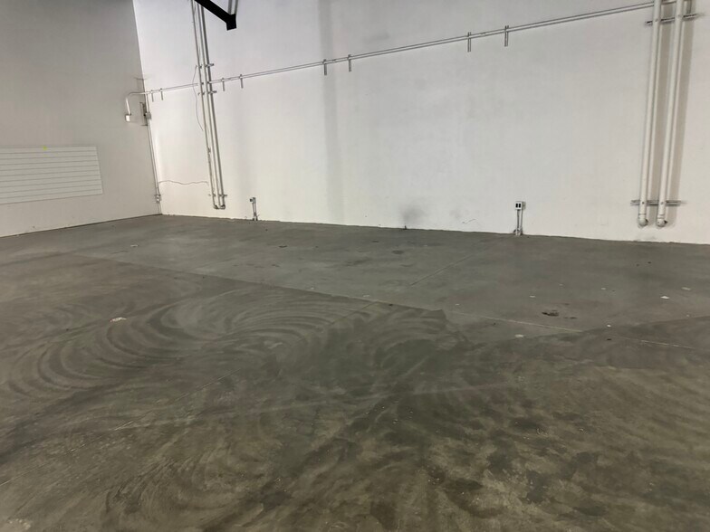More Photos Of 725 Main St, Chula Vista Showroom For Lease