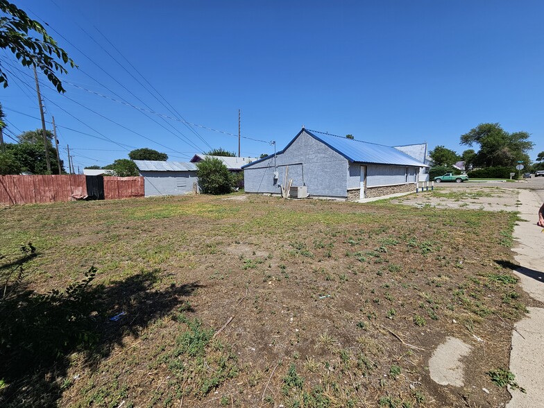 More Photos Of 701 W Oak St, Lamar General Retail For Sale