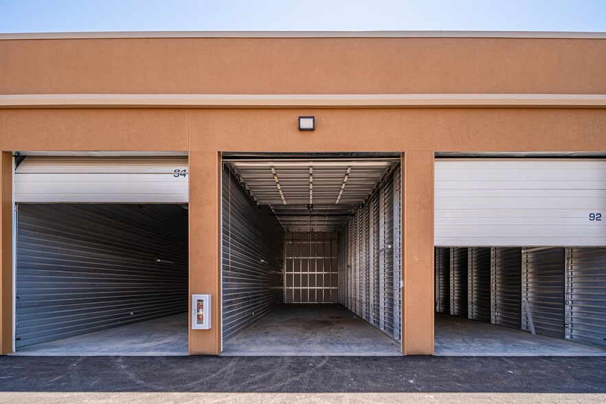More Photos Of 390 Enterprise Pl, Chandler Self Storage For Sale