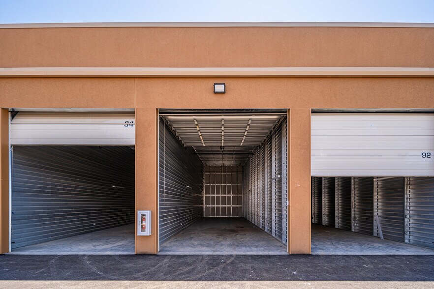 More Photos Of 390 Enterprise Pl, Chandler Specialty For Sale