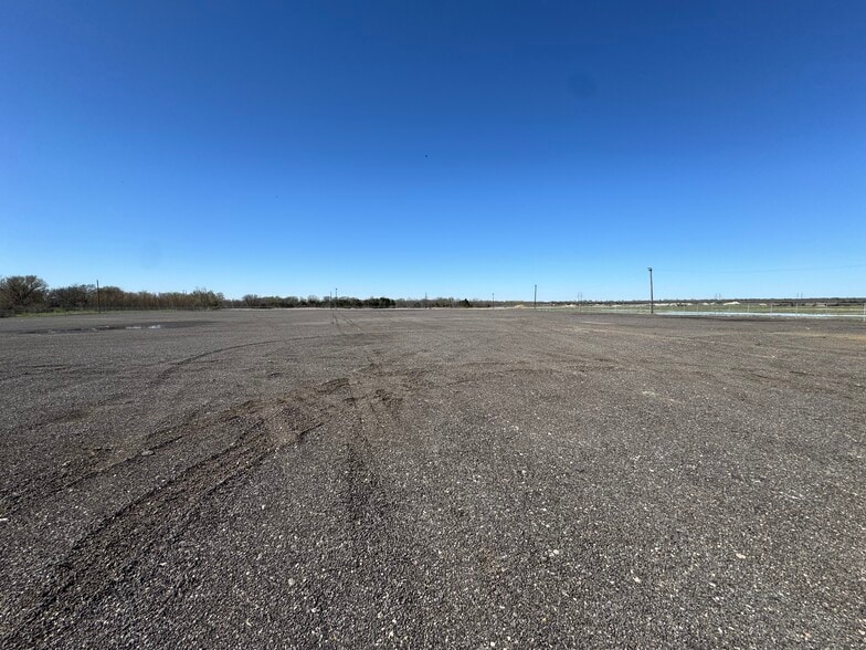 More Photos Of 1300 W Simonds Rd, Seagoville Land For Lease