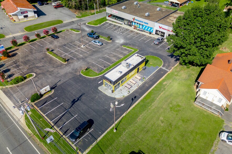 More Photos Of 4846 S Amherst Hwy, Madison Heights Unknown For Lease