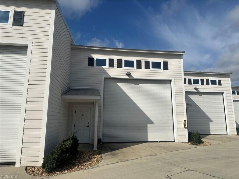 More Photos Of 18948 Tamiami Trl, Fort Myers Self Storage For Sale