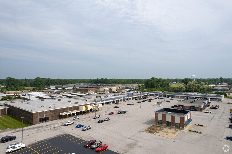 Primary Photo Of 5701-5777 Godfrey Rd, Godfrey Storefront For Lease