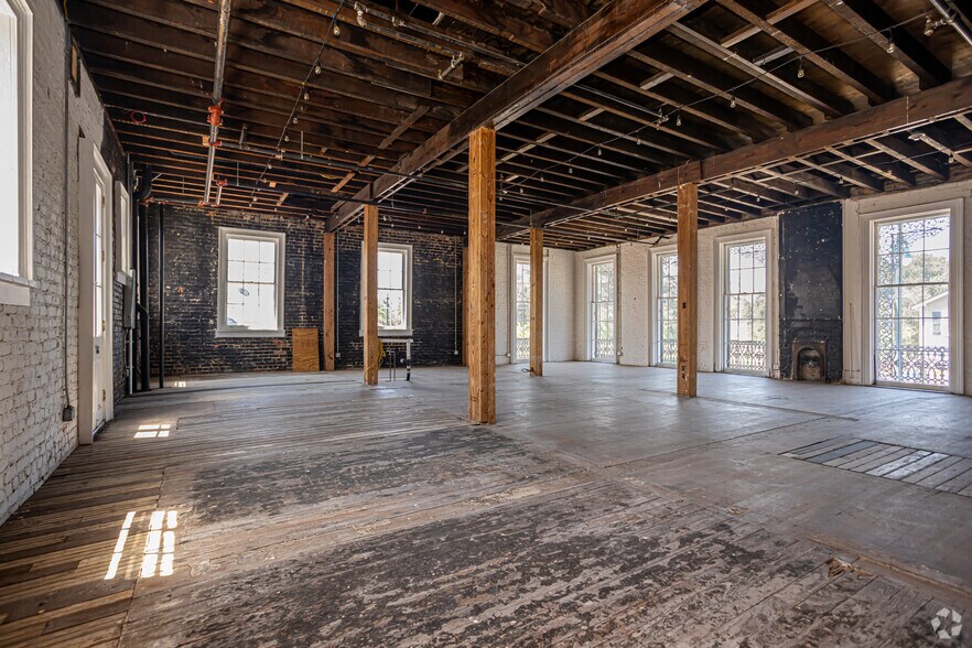 More Photos Of 1031 Saint Philip St, New Orleans Storefront Retail Residential For Sale