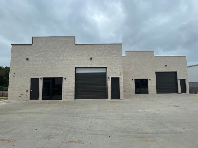 More Photos Of 1821 John Mccain Rd, Colleyville Warehouse For Lease