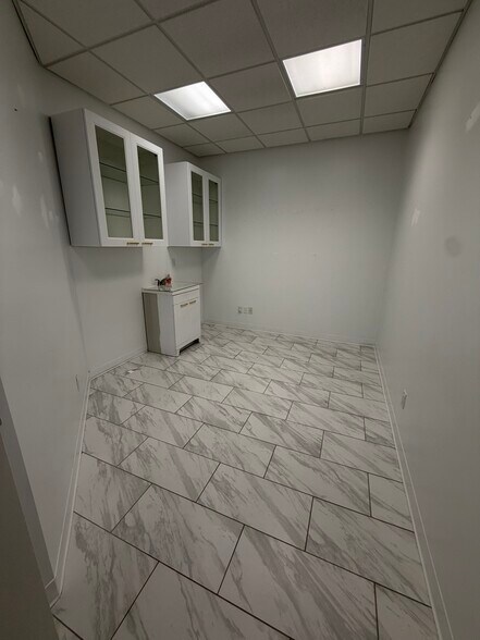 More Photos Of 11225 S Saginaw St, Grand Blanc Storefront Retail Office For Sale
