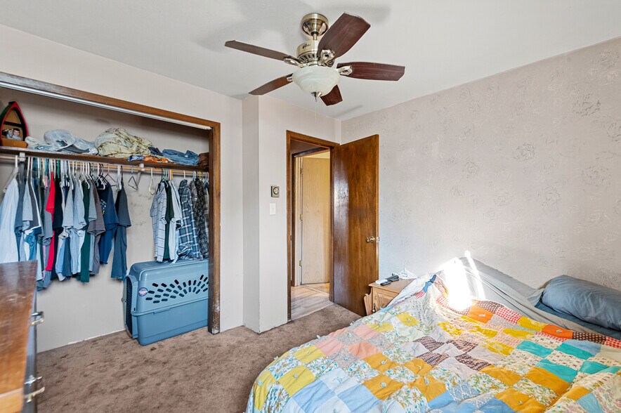 More Photos Of 1689 Day St, Greenleaf Restaurant For Sale