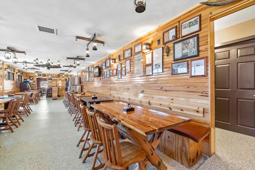 More Photos Of 110 W Bailey St, Ponder Restaurant For Sale