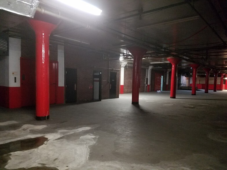 More Photos Of 1661 W Hill St, Louisville Manufacturing For Lease