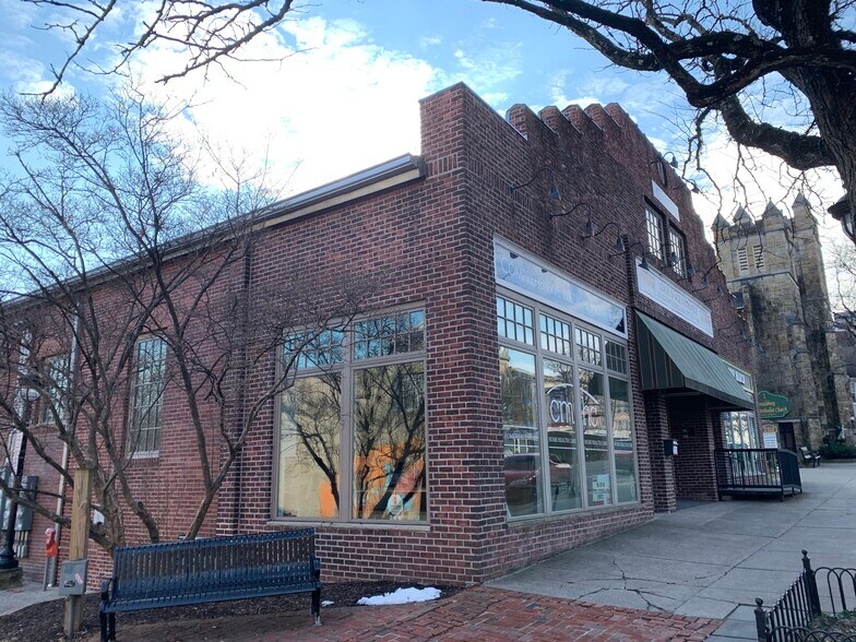 More Photos Of 525 Main St, Stroudsburg Storefront Retail Office For Lease