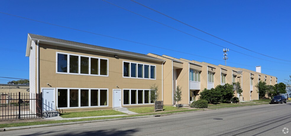 Primary Photo Of 2724 Crossview Dr, Houston Storefront Retail Office For Lease