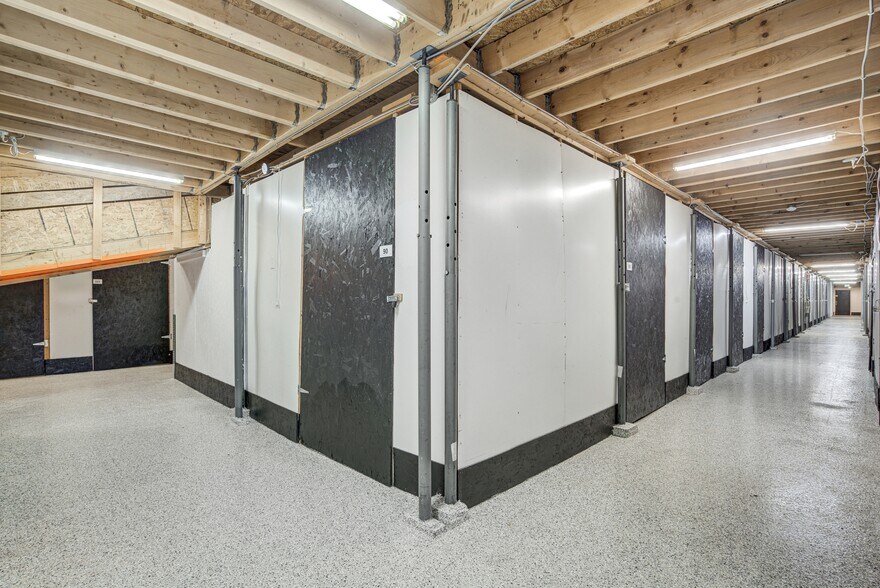 More Photos Of 1550-1560 Rue Michelin, Laval Self Storage For Sale