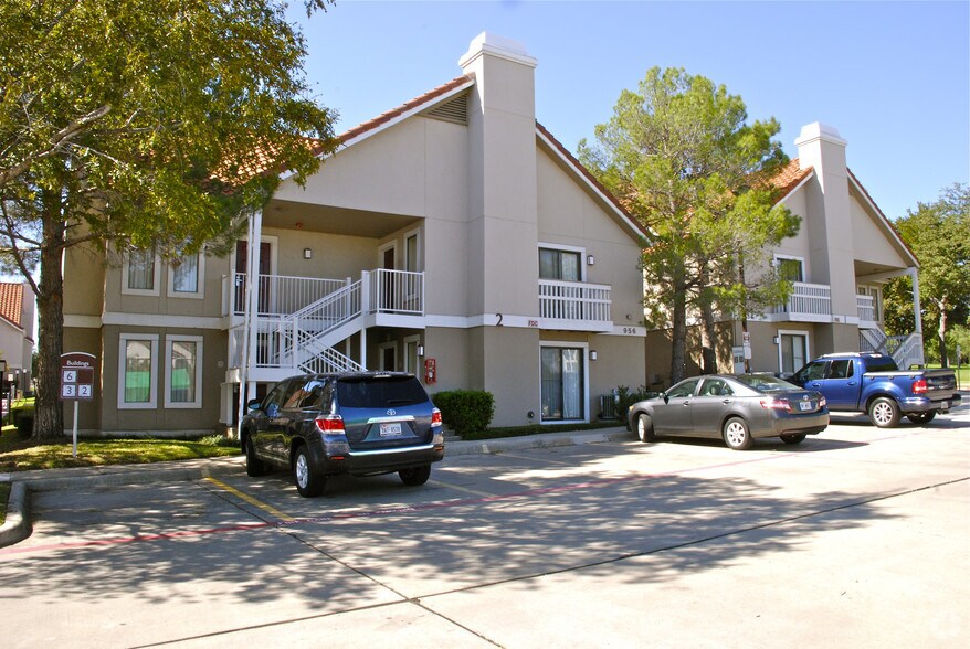 More Photos Of 950 W Walnut Hill Ln, Irving Hotel For Sale
