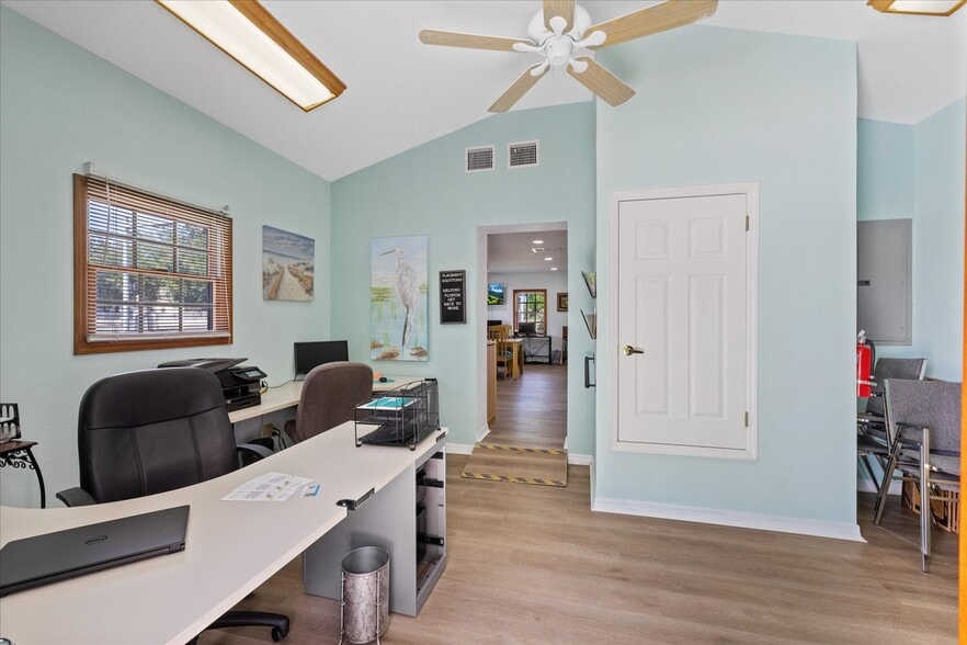 More Photos Of 6511 Main St, New Port Richey Office For Sale