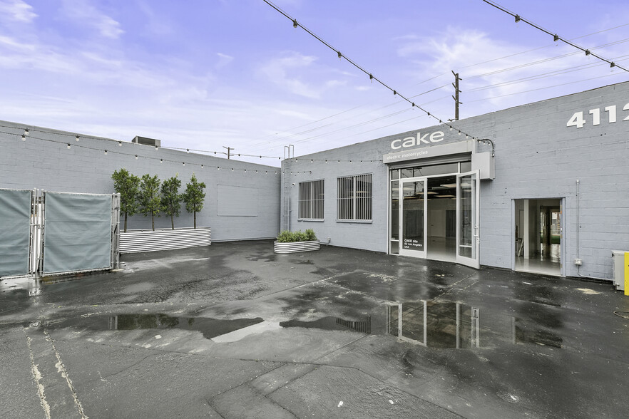 Primary Photo Of 4110-4112 Lincoln Blvd, Marina Del Rey Showroom For Lease