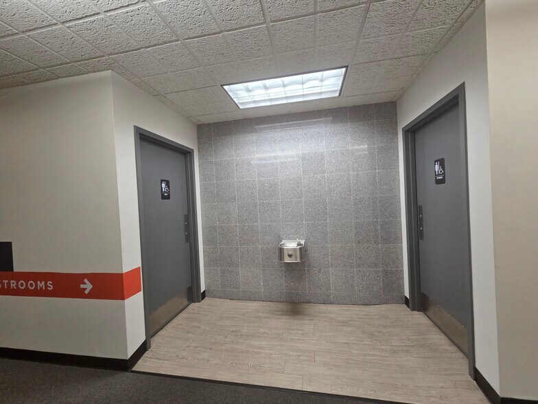 More Photos Of 500 W Cummings Park, Woburn Office For Lease