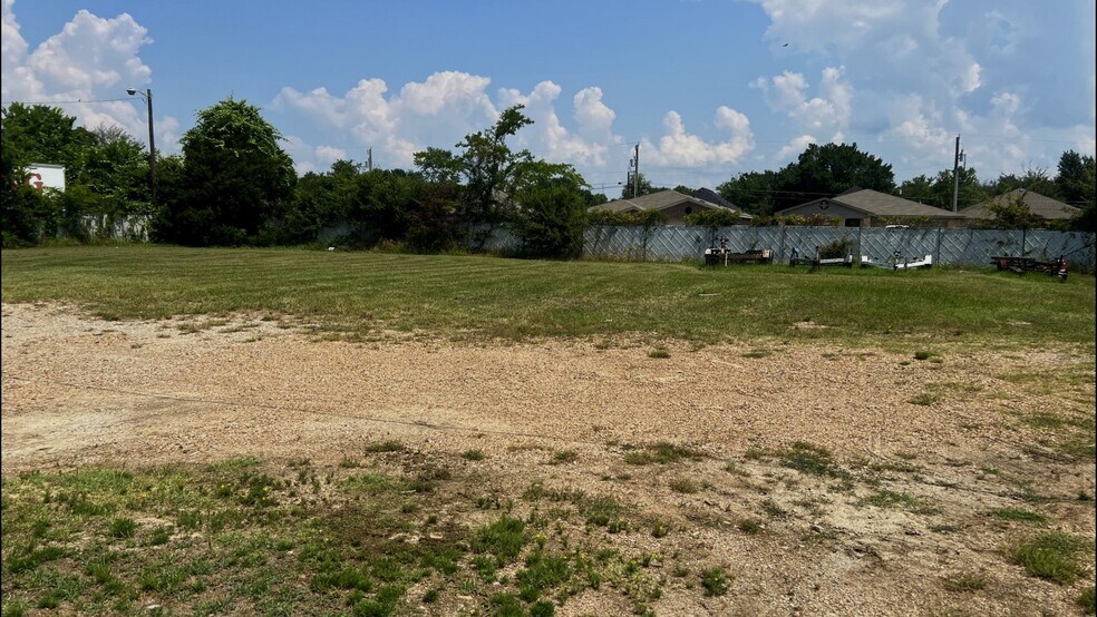 More Photos Of 2618 W Main St, Gun Barrel City Storefront For Sale