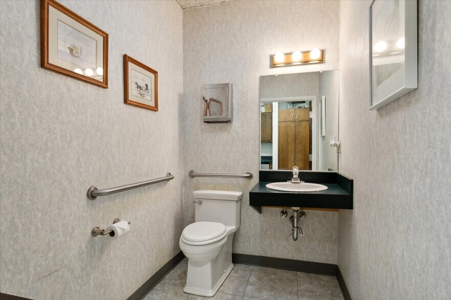 More Photos Of 732 Thimble Shoals Blvd, Newport News Office For Sale