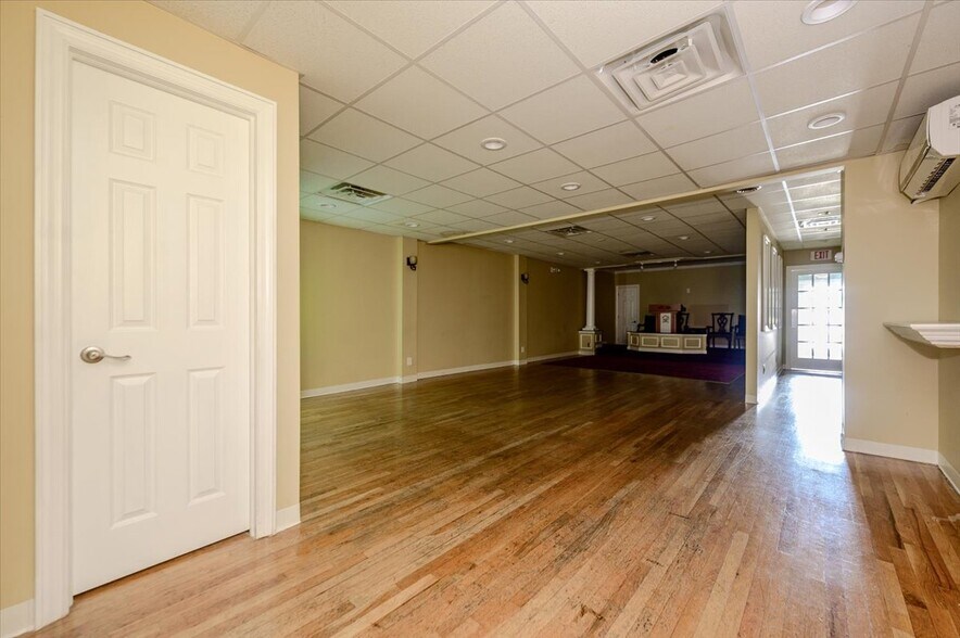 More Photos Of 32-38 Roosevelt Ave, Valley Stream Storefront For Lease