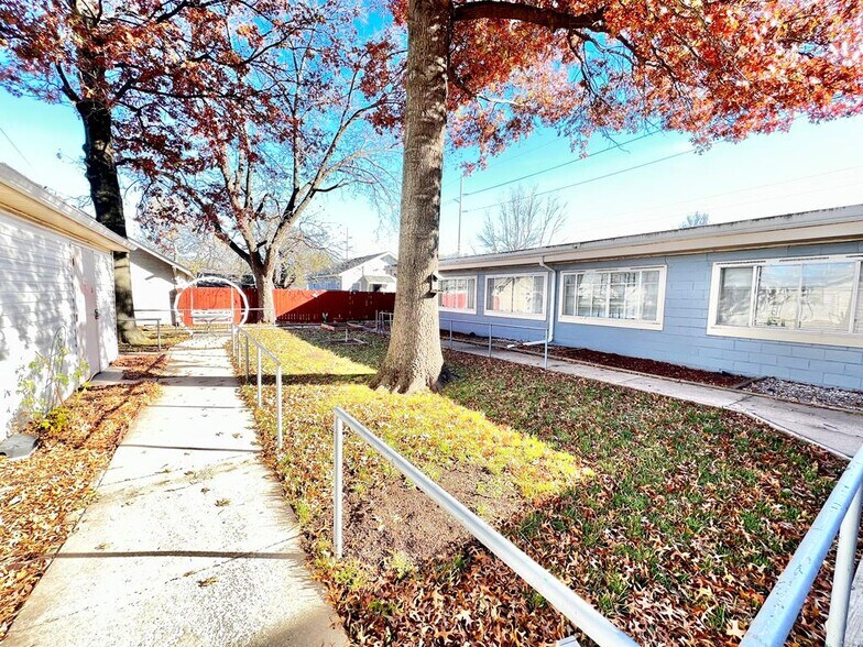 More Photos Of 720 W 1st St, Coffeyville Healthcare For Sale