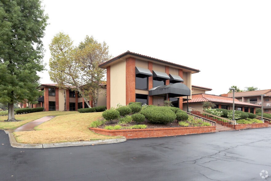 More Photos Of 1667 S Mission Rd, Fallbrook Office For Lease