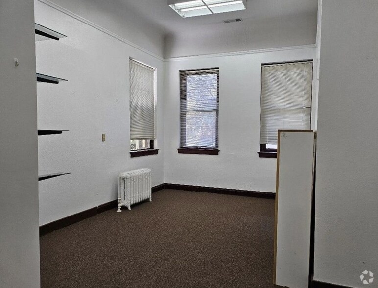 More Photos Of 618 4th St, Corning Office For Sale