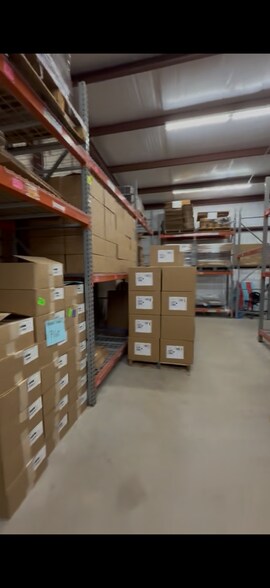 More Photos Of 24706 Loop 494, Porter Flex For Lease