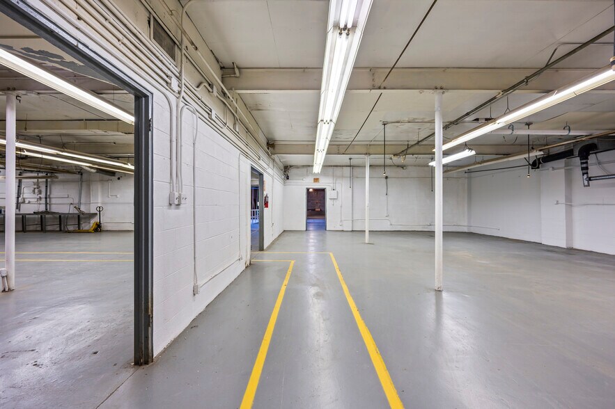 More Photos Of 330 W 27th St, Winston-Salem Warehouse For Sale
