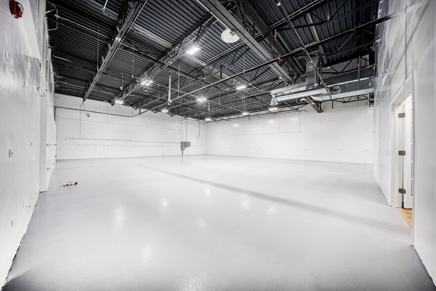 More Photos Of 1221 Commerce Dr, Crete Warehouse For Lease