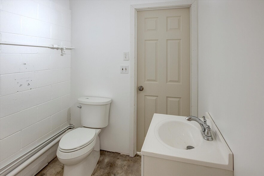 More Photos Of 13045 Lake City Way NE, Seattle Office For Sale