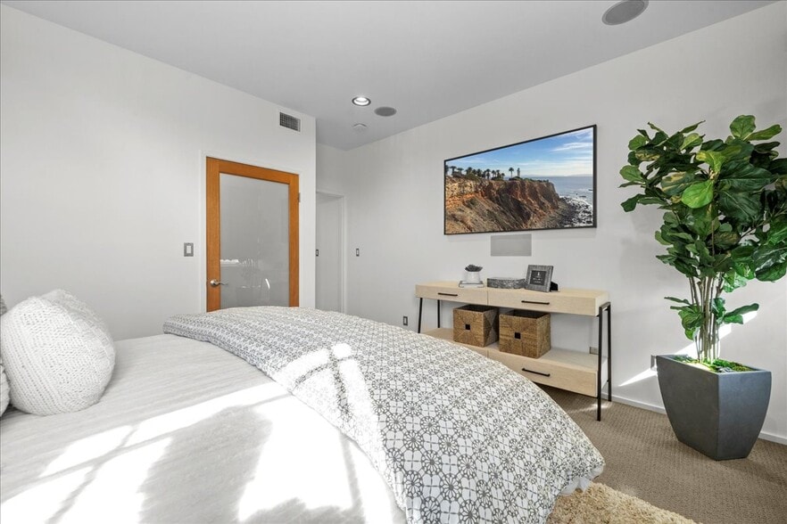 More Photos Of 123 Richmond St, El Segundo Storefront Retail Residential For Lease