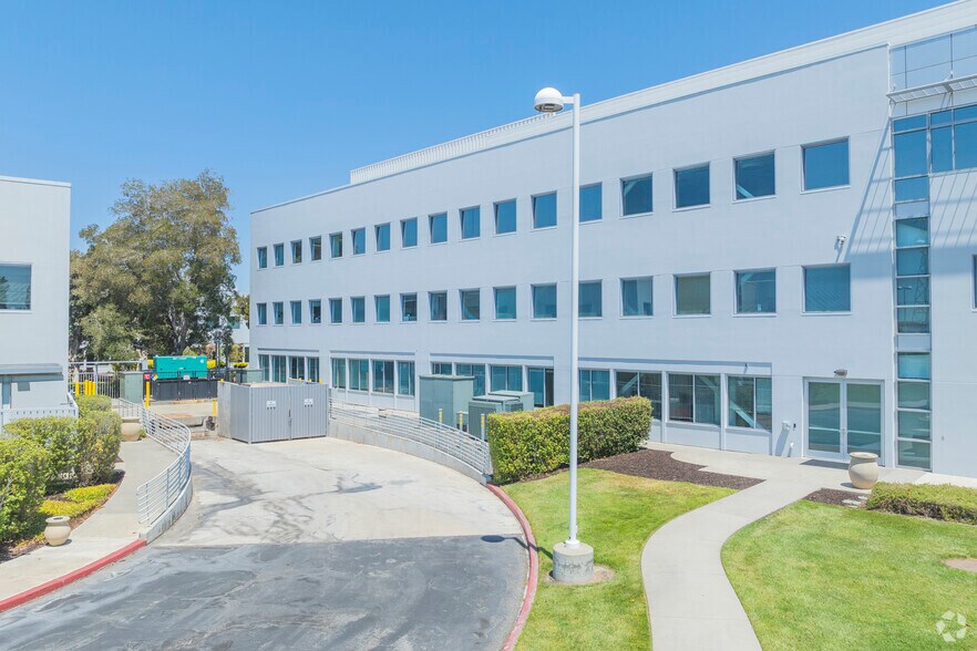 More Photos Of 7999 Gateway Blvd, Newark Research And Development For Lease