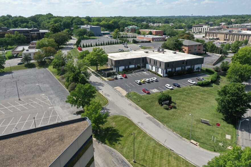 More Photos Of 9140 Ward Pky, Kansas City Office For Lease