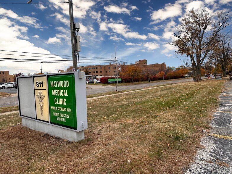 More Photos Of 811 N Macomb St, Monroe Office For Sale