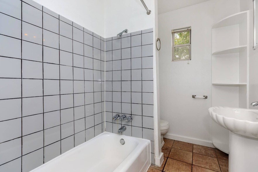 More Photos Of 5415 Scott St, Houston Apartments For Sale