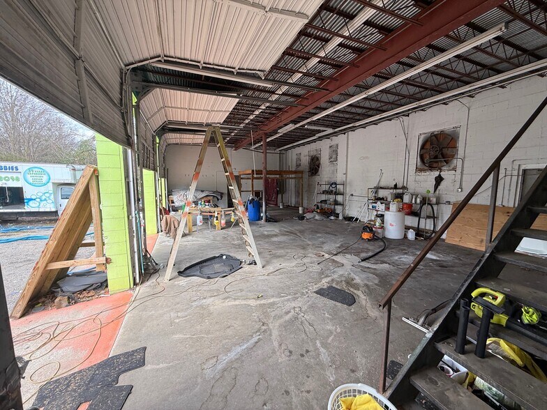 More Photos Of 614 S 7th St, Opelika Auto Repair For Sale