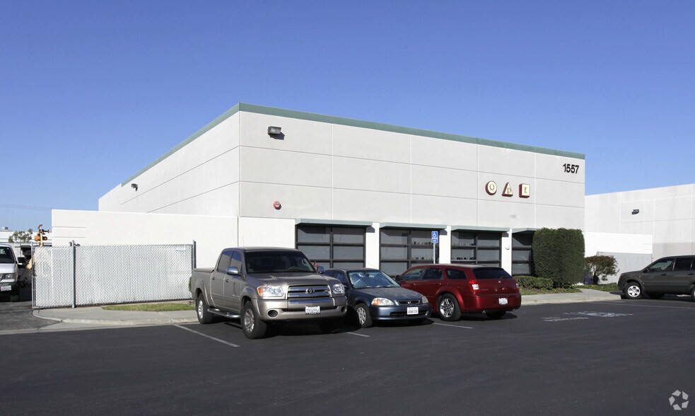 More Photos Of 1557 N Gemini Pl, Anaheim Warehouse For Lease