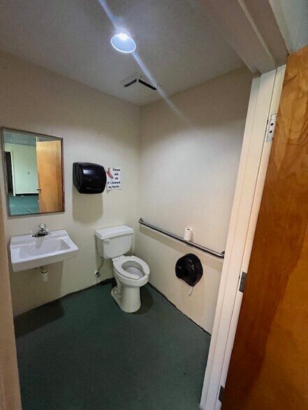 More Photos Of 5055-5061 Turnpike Feeder Rd, Fort Pierce Medical For Lease