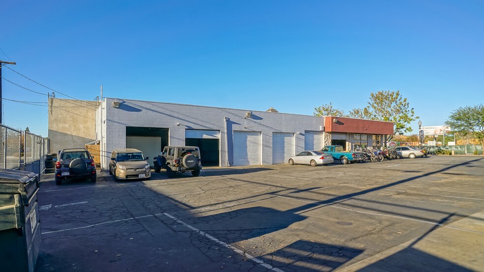 More Photos Of 24421 Main St, Santa Clarita Freestanding For Lease