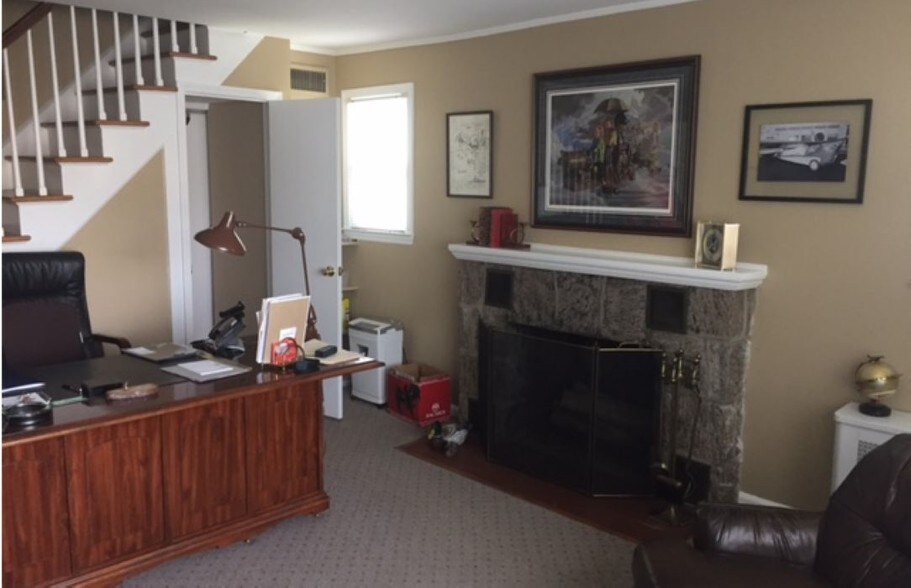 More Photos Of 226 E Main St, Huntington Office For Lease