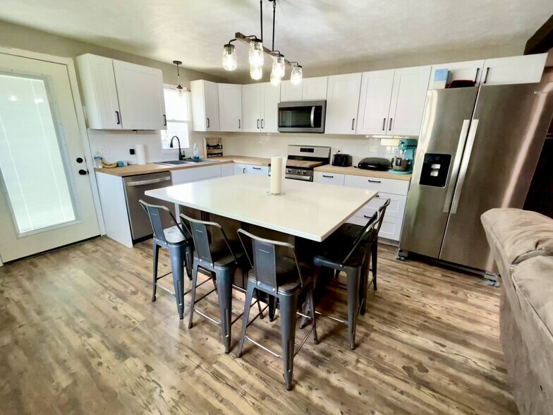 More Photos Of 1575 Tablerock Cir, Branson Hotel For Sale