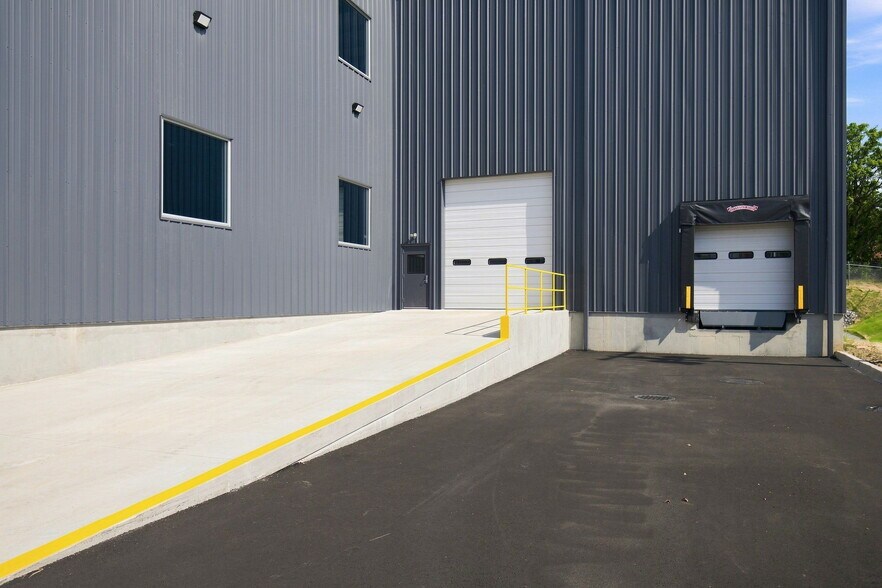 More Photos Of 1440 Bland, Louisville Warehouse For Lease