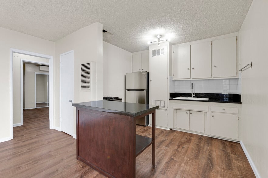 More Photos Of 1143 W 28th St, Los Angeles Multifamily For Sale