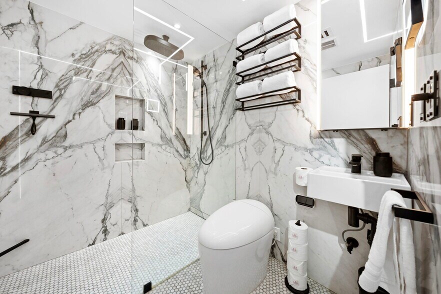 More Photos Of 124 11th St, Miami Beach Hotel For Sale