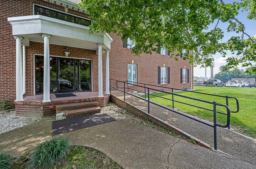 More Photos Of 236 Miller Ave, Crossville Medical For Sale