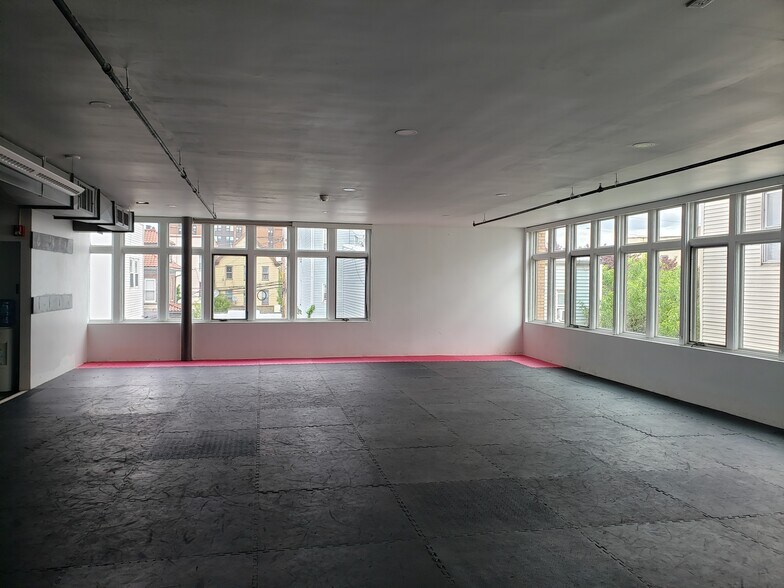 More Photos Of 2000 West St, Union City Office Residential For Lease