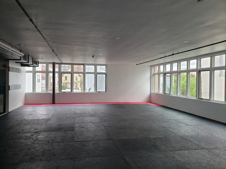 More Photos Of 2000 West St, Union City Office Residential For Lease